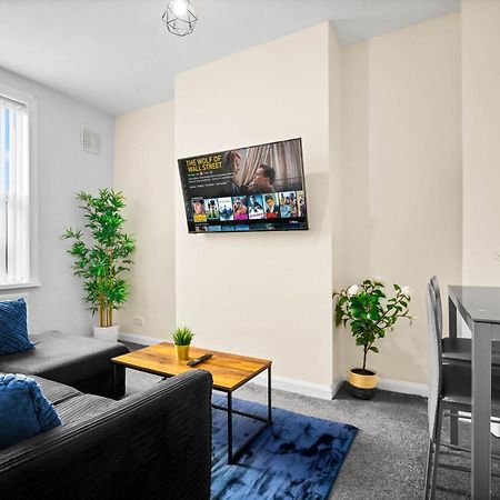 Two Bedroom Apartment - Single Beds - Accommodates 3 - Street Parking - Top Rated -Wbb West Bromwich Exterior photo
